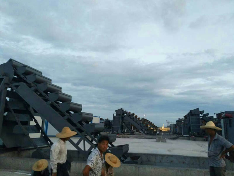 洗沙設(shè)備生產(chǎn)線現(xiàn)場(chǎng)